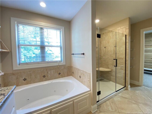 Building Photo - 484 Crown Point