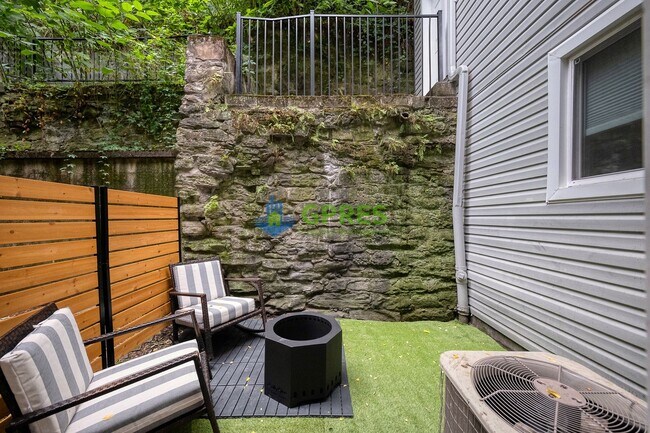 Building Photo - Furnished Elegant 3-Bedroom, 2.5 Bath Home with Hardwood Floors & Central A/C