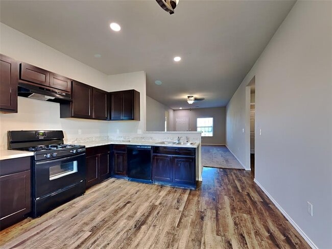Building Photo - 2033 W Hunters Springs Way
