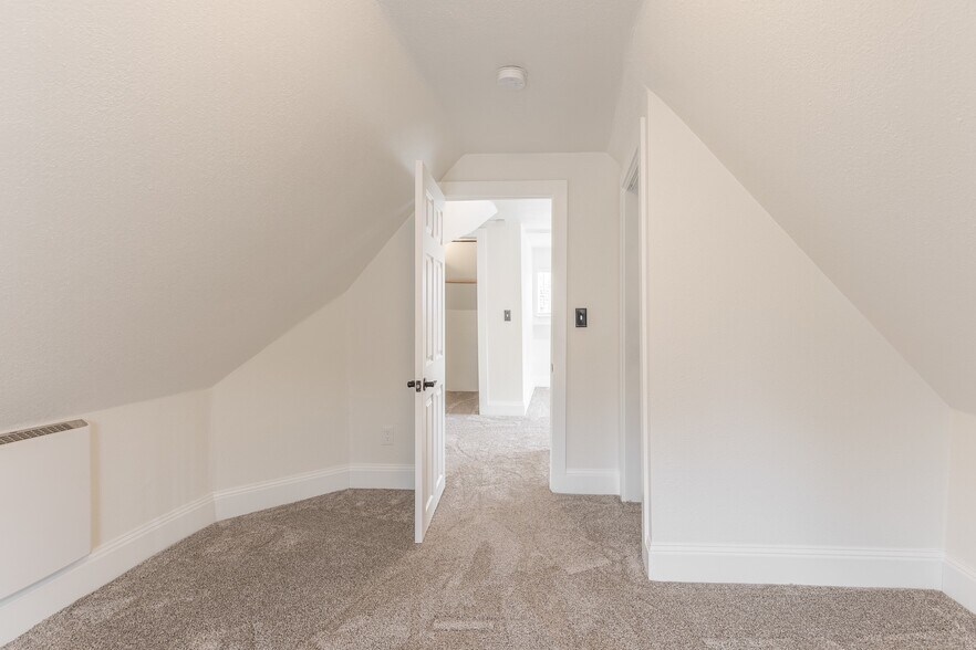 Room 2 - 1144 SE 85th Ave