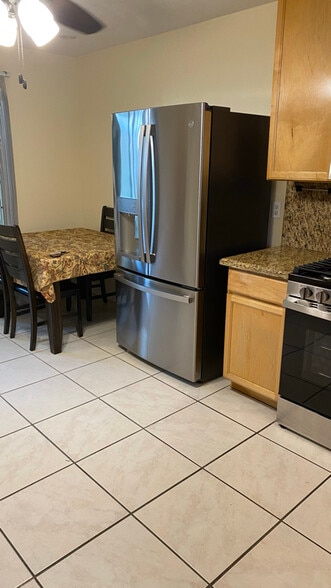 Building Photo - 423 Colorado Ave