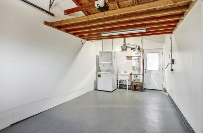 Building Photo - 124 Oakwood Dr