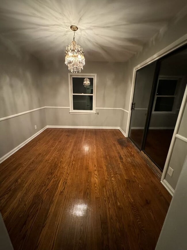 Building Photo - 2 bedroom/1 bathroom