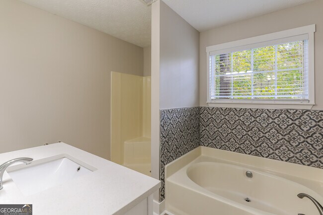 Building Photo - 1634 Riverview Ct
