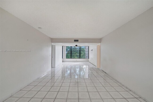 Building Photo - 1502 Whitehall Dr