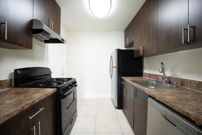 Building Photo - 201 SW 7th St