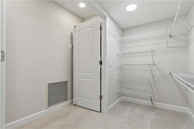 Building Photo - 3475 Oak Valley Rd NE