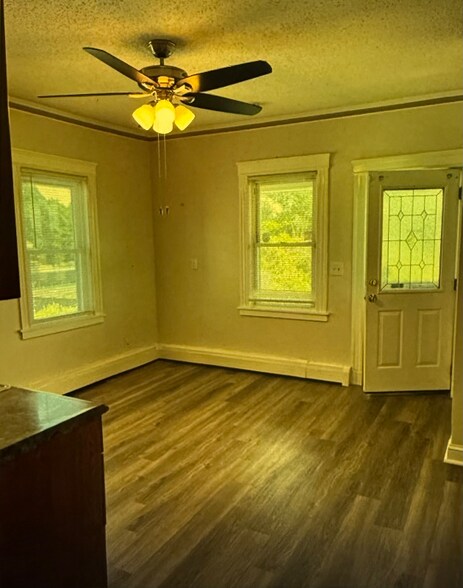 Building Photo - 7 Morton St