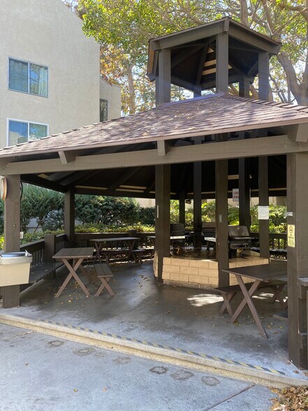 Gazebo and barbecue area - 8305 Summertime Ln