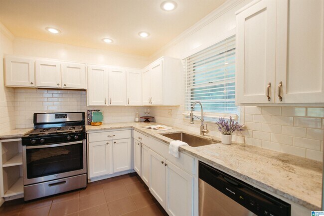 Building Photo - 4648 Clairmont Ave