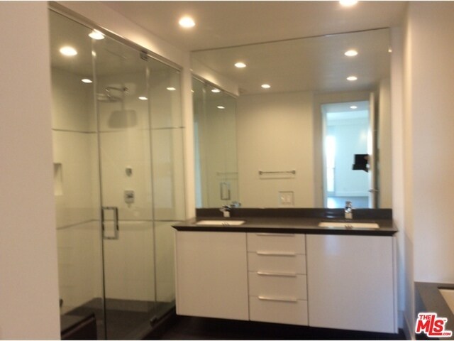 Building Photo - 1100 Alta Loma Rd