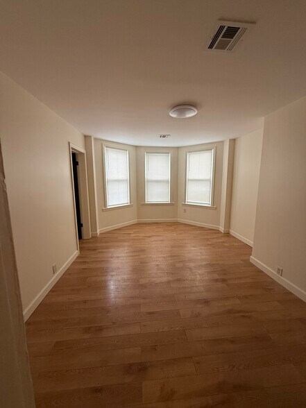 Primary Bedroom - 132 Wakeman Ave