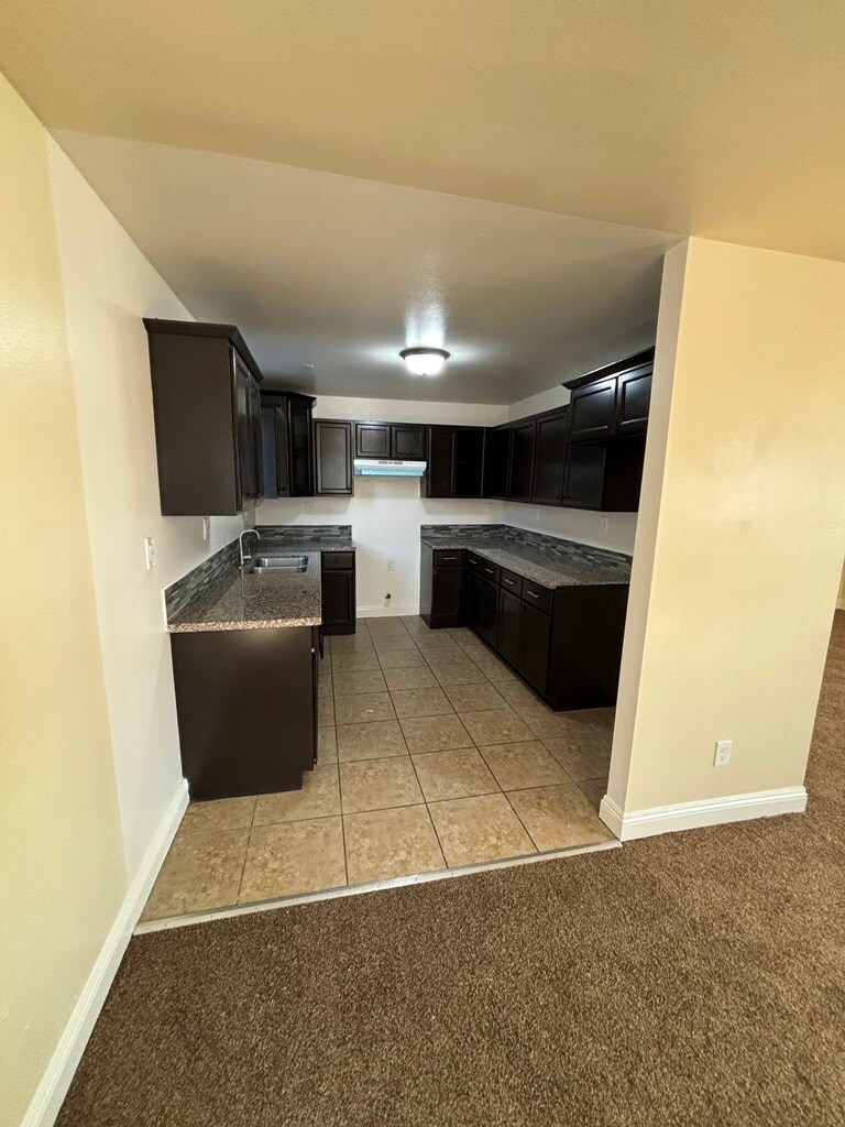 Building Photo - 324 W 77th St