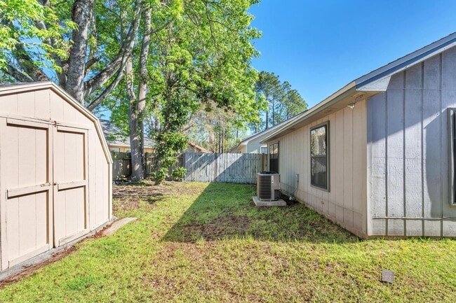 Building Photo - Charming 2 Bedroom Florida Cottage in Convenient Location!!