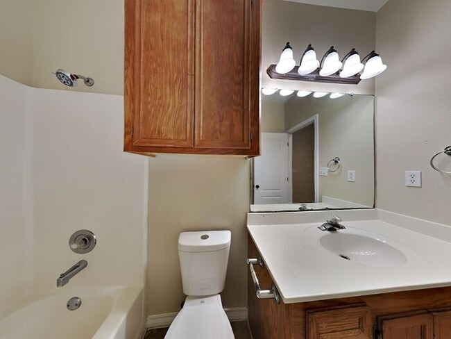 Building Photo - No Application Fee* $500 off first months ...