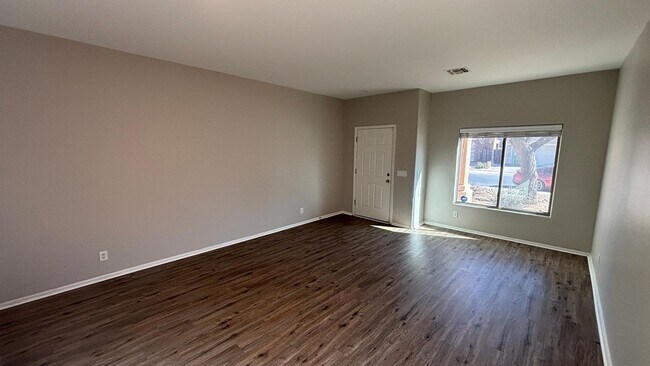 Building Photo - 44424 W Knauss Dr