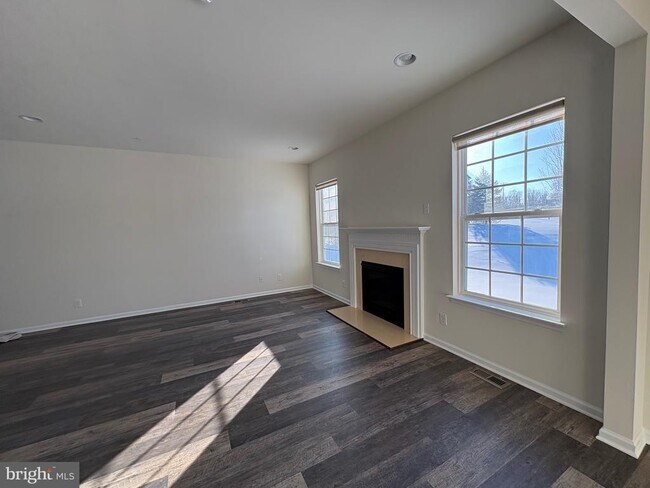 Building Photo - 142 Sills Ln