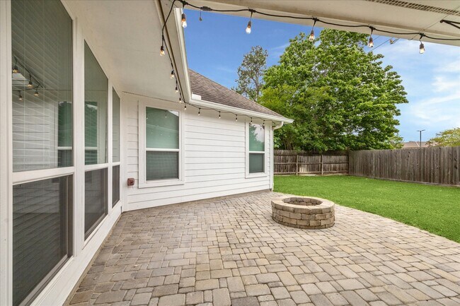 Building Photo - 20334 Hampshire Rocks Dr