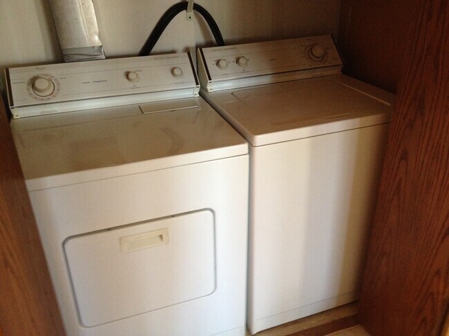 Building Photo - 7601 W 101st St