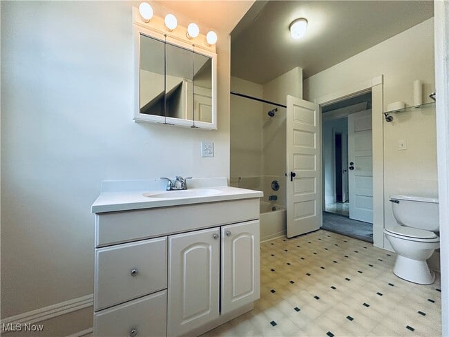 Building Photo - 481 Longmere Dr