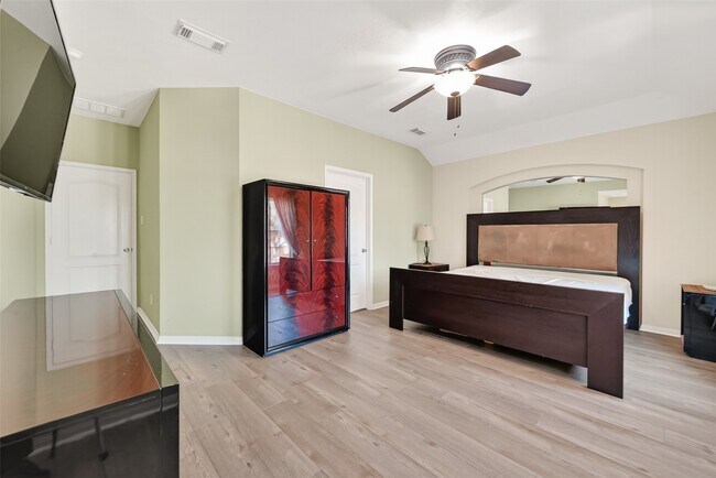 Building Photo - 3815 Pine Forest Green Blvd