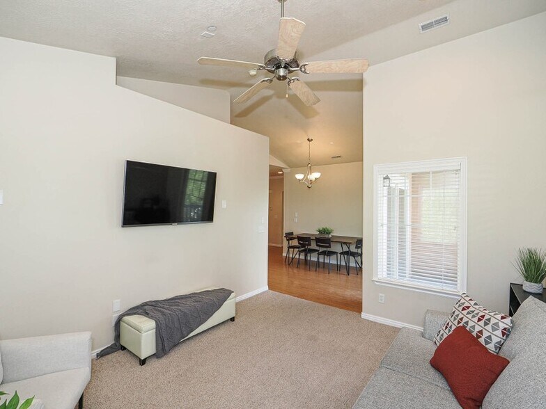 Building Photo - 1138 Meadow Fork Rd