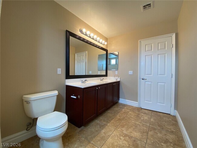 Building Photo - 6694 Aviston St