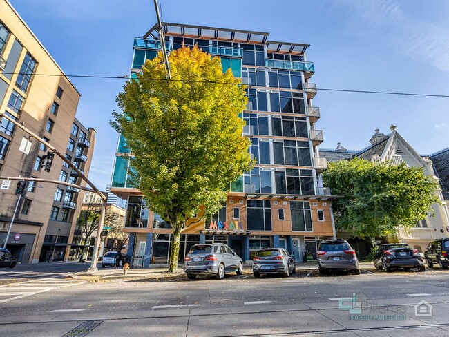 Building Photo - Stylish Urban Studio in the Heart of Downtown Portland