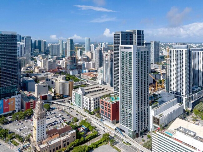 Building Photo - 125 NE 6th St