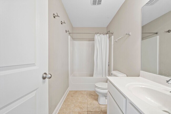 Building Photo - 4BR Home with Over 3,200 Sq Ft in Desirable Mount Juliet Community