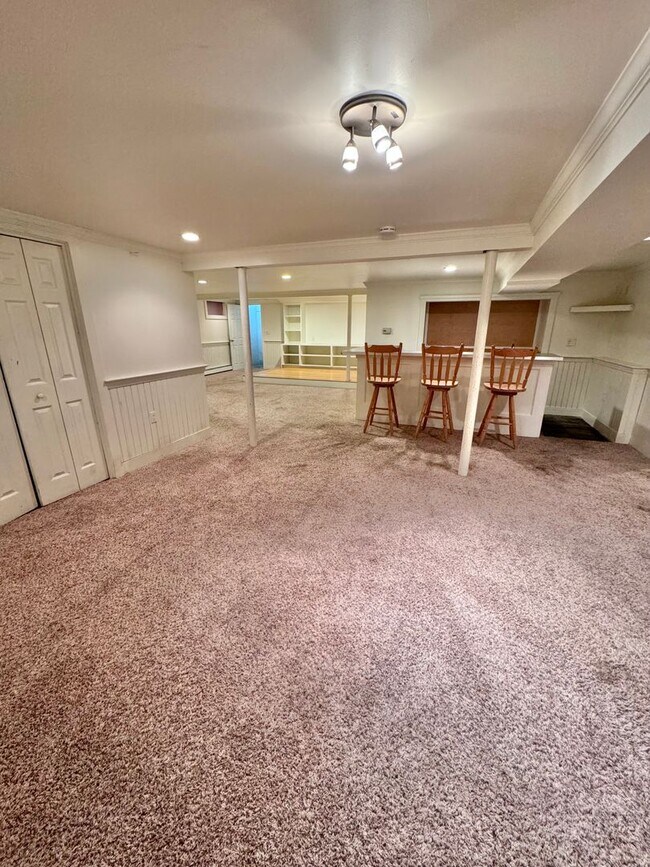 Building Photo - Beautiful Home in Portsmouth!| Showings No...