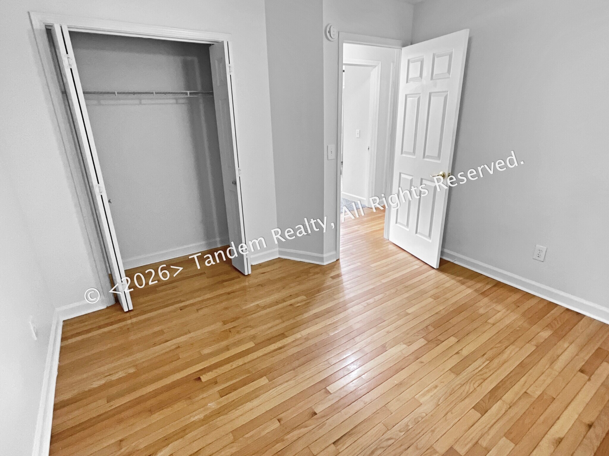 Building Photo - 309 Oakcrest Ct