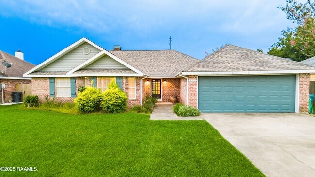 Building Photo - 213 Longleaf Dr