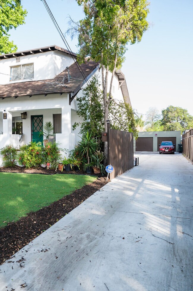 Building Photo - 156 W Peoria St