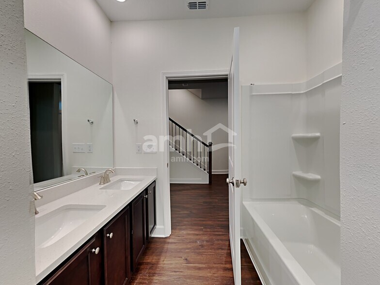 Building Photo - 12306 Paperbark Pl