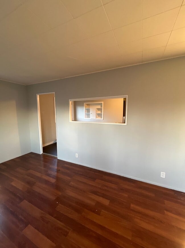 Building Photo - 3 Bed 1.5 Bath Single Family Home in North...