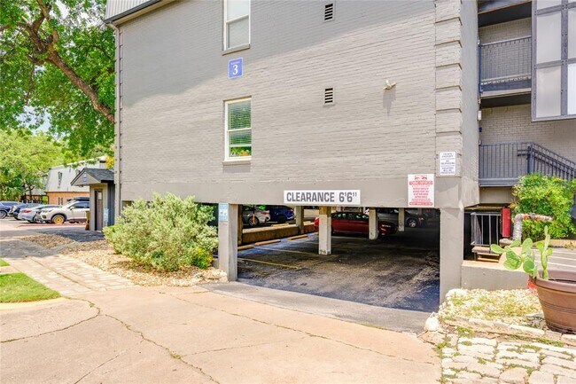 Building Photo - 2020 S Congress Ave