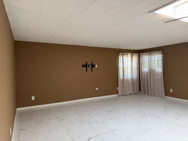 Building Photo - 5725 Wren Ave