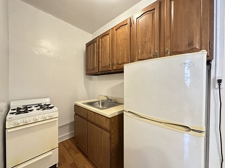Building Photo - 2849 N Burling St