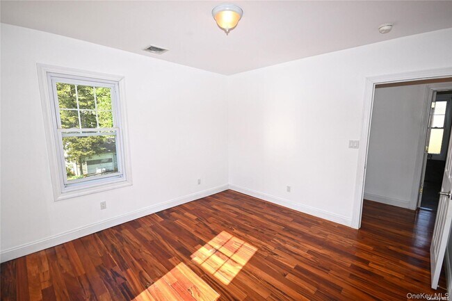 Building Photo - 21 Arrandale Ave