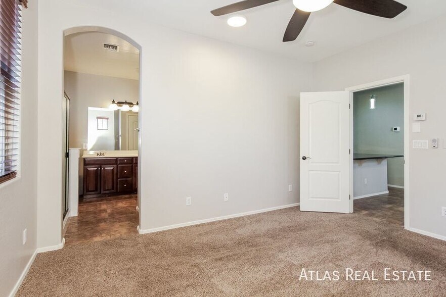 Building Photo - 2873 Claire Dr