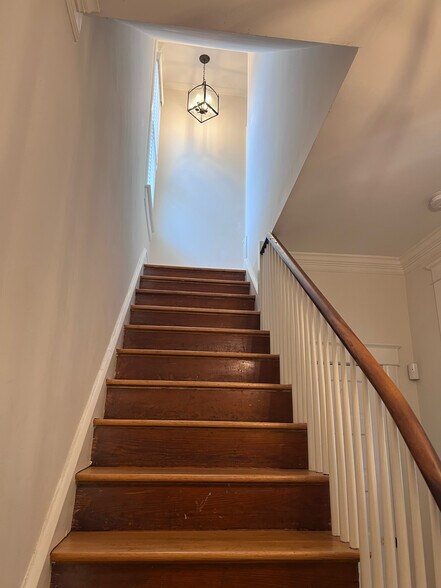 Building Photo - 504 N Loudoun St