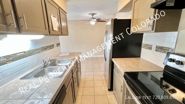 Building Photo - Freshly Updated Condo in Highline Meadows