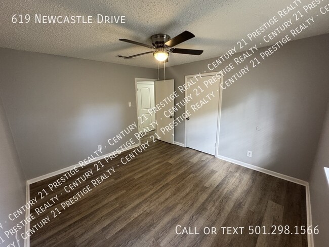 Building Photo - 619 Newcastle Dr