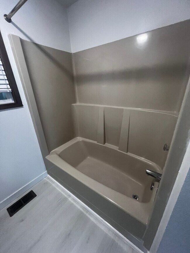 Building Photo - 507 Forest Cir
