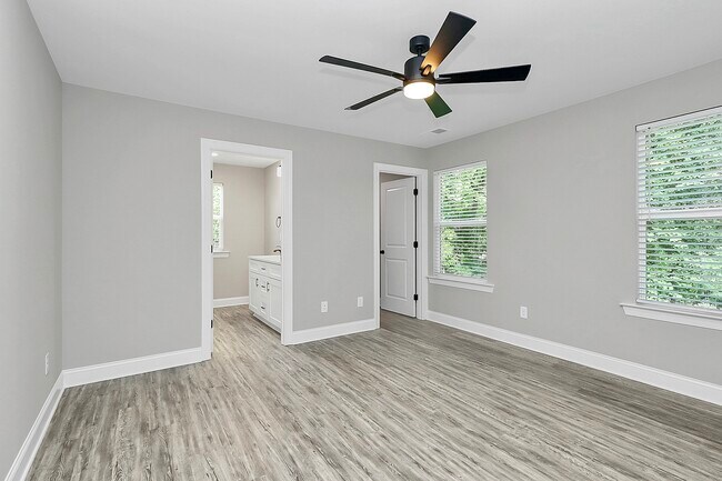 Building Photo - 911 Yellowstone Dr