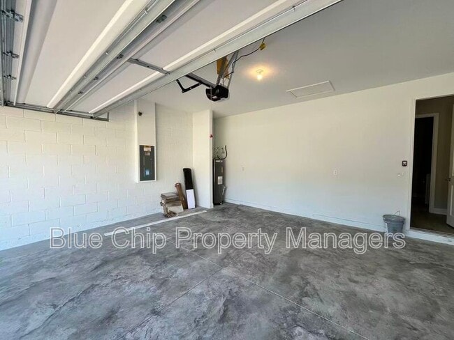 Building Photo - 1224 Pampus Dr