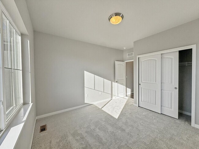 Building Photo - 8633 Noreen Falls Dr