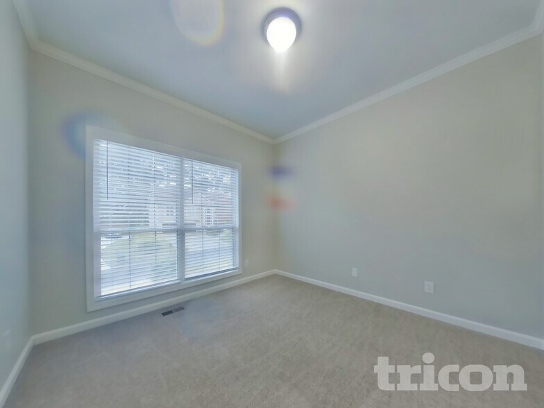 Building Photo - 2030 Township Dr