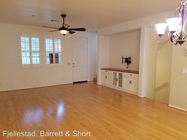 Building Photo - 3 br, 3 bath House - 1046 Iron Wheel Street